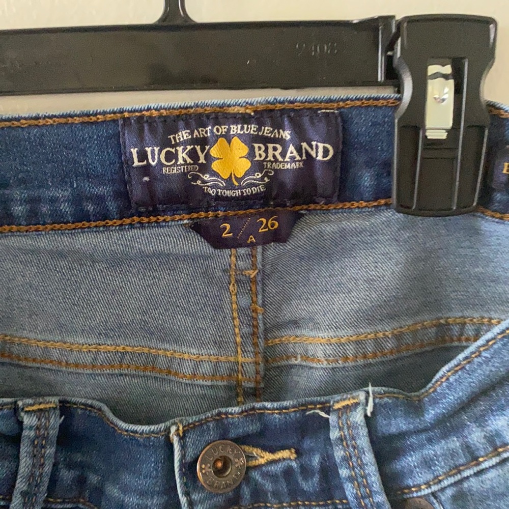 Women’s lucky jeans size 2 straight leg not boot cut!!!